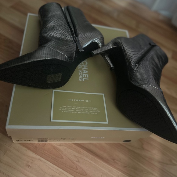 Iridescent BEAUTY - Picture 7 of 16